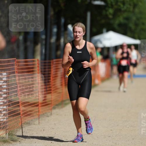 07.09.2025 - 19. Norderstedt Triathlon Michael Strokosch http://msf.ph/oto/8806875 07.09.2025 12:10:50 Laufen 300, 1155 meine-sportfotos.de