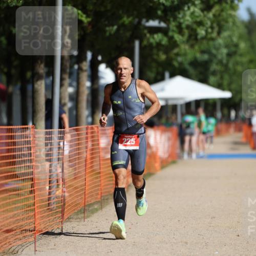 07.09.2025 - 19. Norderstedt Triathlon Michael Strokosch http://msf.ph/oto/8806881 07.09.2025 11:28:34 Laufen 225 meine-sportfotos.de