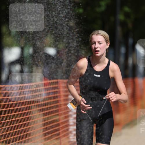 07.09.2025 - 19. Norderstedt Triathlon Michael Strokosch http://msf.ph/oto/8806895 07.09.2025 12:10:52 Laufen 300, 1155 meine-sportfotos.de