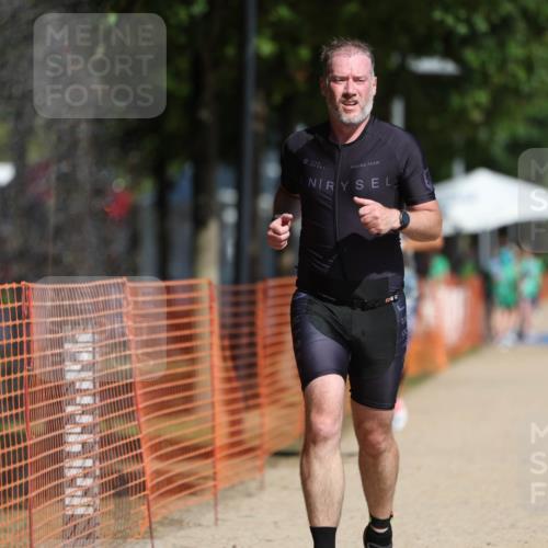 07.09.2025 - 19. Norderstedt Triathlon Michael Strokosch http://msf.ph/oto/8807002 07.09.2025 12:11:16 Laufen 729, 787 meine-sportfotos.de