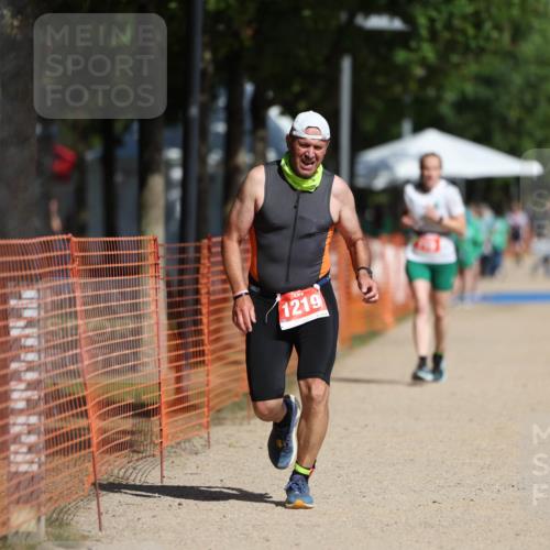 07.09.2025 - 19. Norderstedt Triathlon Michael Strokosch http://msf.ph/oto/8807089 07.09.2025 12:11:33 Laufen 719, 1219 meine-sportfotos.de