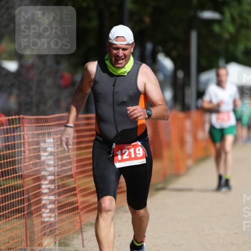 07.09.2025 - 19. Norderstedt Triathlon Michael Strokosch http://msf.ph/oto/8807101 07.09.2025 12:11:35 Laufen 719, 1219 meine-sportfotos.de