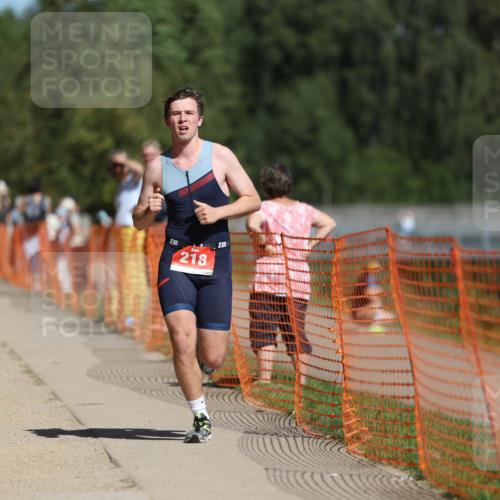 07.09.2025 - 19. Norderstedt Triathlon Michael Strokosch http://msf.ph/oto/8807103 07.09.2025 12:40:47 Laufen 218, 233, 1392 meine-sportfotos.de