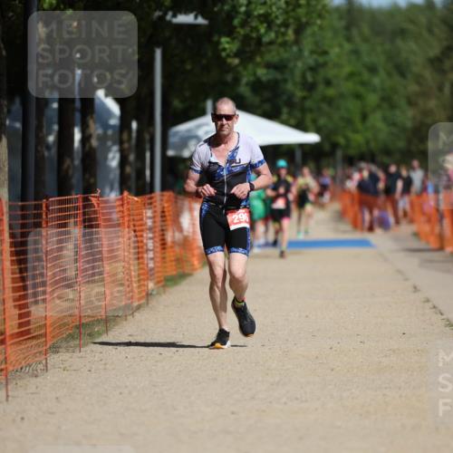 07.09.2025 - 19. Norderstedt Triathlon Michael Strokosch http://msf.ph/oto/8807152 07.09.2025 12:12:05 Laufen 296 meine-sportfotos.de