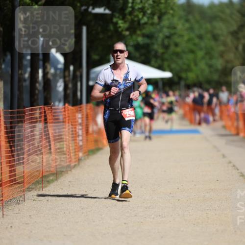 07.09.2025 - 19. Norderstedt Triathlon Michael Strokosch http://msf.ph/oto/8807158 07.09.2025 12:12:06 Laufen 296 meine-sportfotos.de