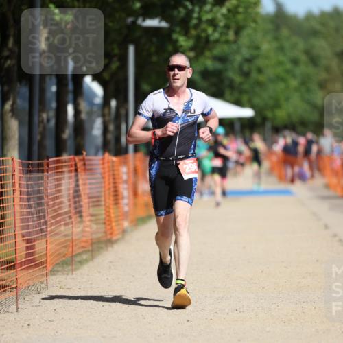 07.09.2025 - 19. Norderstedt Triathlon Michael Strokosch http://msf.ph/oto/8807171 07.09.2025 12:12:07 Laufen 296 meine-sportfotos.de