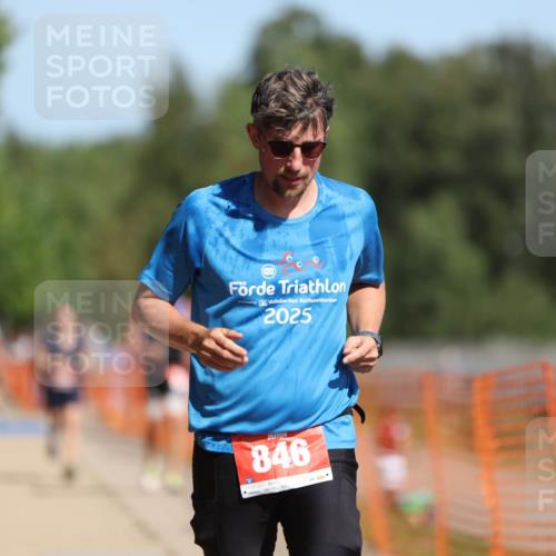 07.09.2025 - 19. Norderstedt Triathlon Michael Strokosch http://msf.ph/oto/8807389 07.09.2025 12:12:49 Laufen 136, 800, 846 meine-sportfotos.de