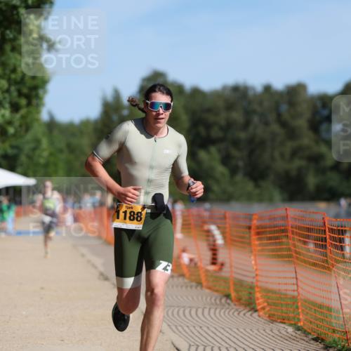 07.09.2025 - 19. Norderstedt Triathlon Michael Strokosch http://msf.ph/oto/8807546 07.09.2025 11:30:49 Laufen 1180, 1188 meine-sportfotos.de
