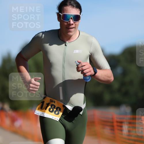 07.09.2025 - 19. Norderstedt Triathlon Michael Strokosch http://msf.ph/oto/8807563 07.09.2025 11:30:50 Laufen 1180, 1188 meine-sportfotos.de