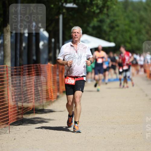07.09.2025 - 19. Norderstedt Triathlon Michael Strokosch http://msf.ph/oto/8807703 07.09.2025 12:41:45 Laufen 823, 1309 meine-sportfotos.de