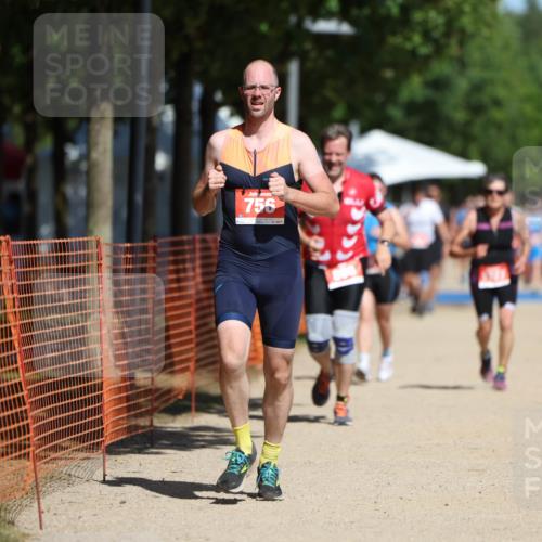 07.09.2025 - 19. Norderstedt Triathlon Michael Strokosch http://msf.ph/oto/8807743 07.09.2025 12:41:54 Laufen 756, 800, 1243, 1327 meine-sportfotos.de