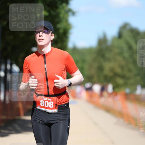 07.09.2025 - 19. Norderstedt Triathlon Michael Strokosch http://msf.ph/oto/8807873 07.09.2025 13:20:05 Laufen 798, 808 meine-sportfotos.de