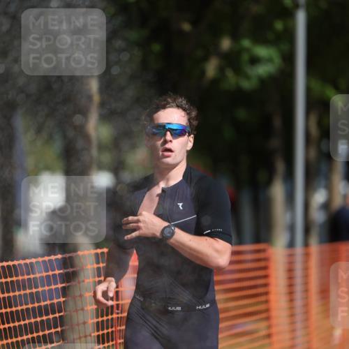07.09.2025 - 19. Norderstedt Triathlon Michael Strokosch http://msf.ph/oto/8807910 07.09.2025 11:31:25 Laufen 196, 1160, 1198 meine-sportfotos.de