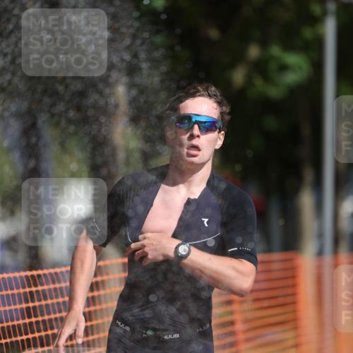 07.09.2025 - 19. Norderstedt Triathlon Michael Strokosch http://msf.ph/oto/8807913 07.09.2025 11:31:25 Laufen 196, 1160, 1198 meine-sportfotos.de