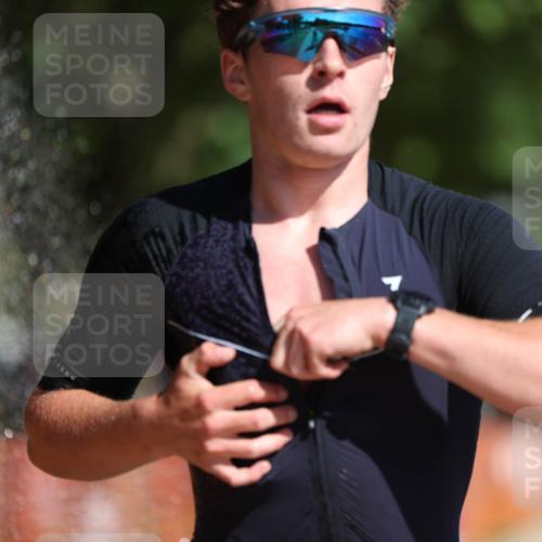 07.09.2025 - 19. Norderstedt Triathlon Michael Strokosch http://msf.ph/oto/8807930 07.09.2025 11:31:26 Laufen 1160, 1198 meine-sportfotos.de