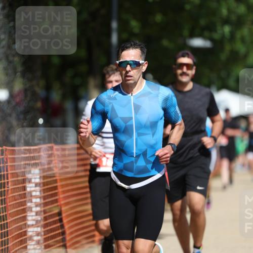 07.09.2025 - 19. Norderstedt Triathlon Michael Strokosch http://msf.ph/oto/8807933 07.09.2025 12:42:12 Laufen 168, 189, 215, 717, 741, 793, 1249, 1300 meine-sportfotos.de