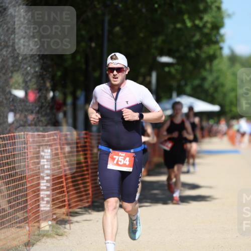 07.09.2025 - 19. Norderstedt Triathlon Michael Strokosch http://msf.ph/oto/8808071 07.09.2025 13:20:33 Laufen 175, 754, 1374 meine-sportfotos.de