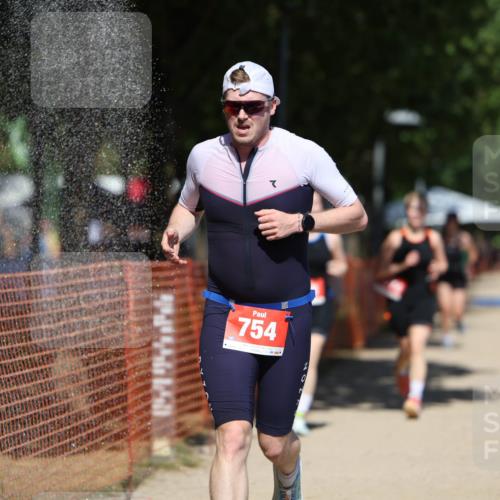 07.09.2025 - 19. Norderstedt Triathlon Michael Strokosch http://msf.ph/oto/8808083 07.09.2025 13:20:33 Laufen 175, 754, 1374 meine-sportfotos.de