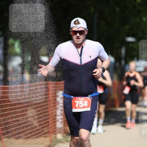 07.09.2025 - 19. Norderstedt Triathlon Michael Strokosch http://msf.ph/oto/8808090 07.09.2025 13:20:33 Laufen 175, 754, 1374 meine-sportfotos.de