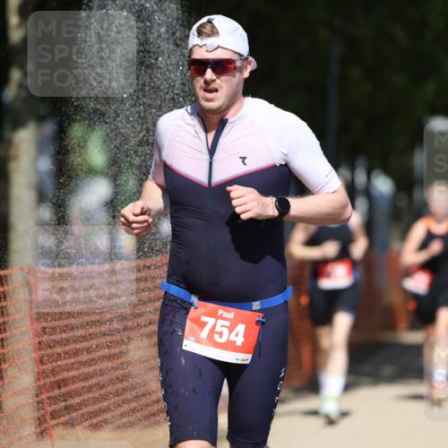 07.09.2025 - 19. Norderstedt Triathlon Michael Strokosch http://msf.ph/oto/8808099 07.09.2025 13:20:34 Laufen 175, 272, 754, 1374 meine-sportfotos.de