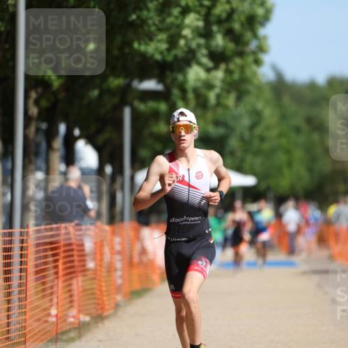 07.09.2025 - 19. Norderstedt Triathlon Michael Strokosch http://msf.ph/oto/8808150 07.09.2025 11:31:51 Laufen 200, 1176 meine-sportfotos.de