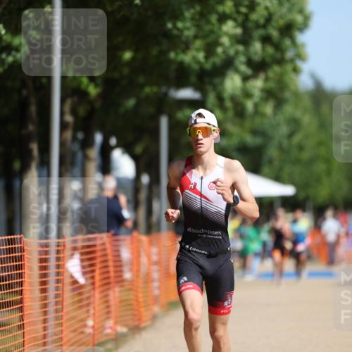 07.09.2025 - 19. Norderstedt Triathlon Michael Strokosch http://msf.ph/oto/8808154 07.09.2025 11:31:52 Laufen 1176 meine-sportfotos.de