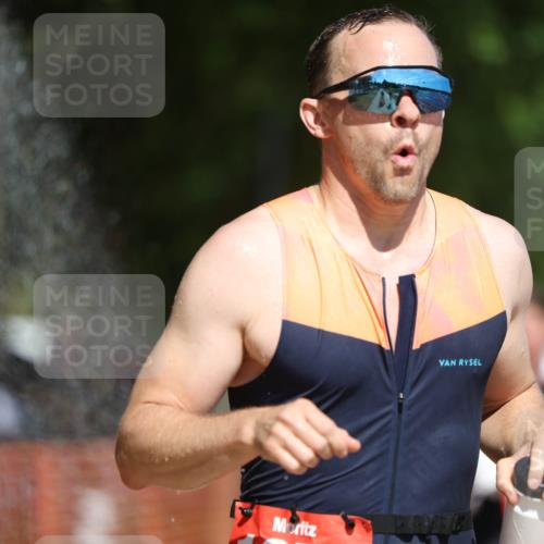 07.09.2025 - 19. Norderstedt Triathlon Michael Strokosch http://msf.ph/oto/8808287 07.09.2025 12:43:17 Laufen 818, 1294, 1351, 1379 meine-sportfotos.de