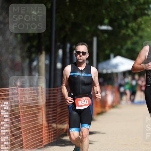 07.09.2025 - 19. Norderstedt Triathlon Michael Strokosch http://msf.ph/oto/8808475 07.09.2025 12:44:12 Laufen 212, 701, 850 meine-sportfotos.de