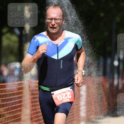07.09.2025 - 19. Norderstedt Triathlon Michael Strokosch http://msf.ph/oto/8808502 07.09.2025 13:21:32 Laufen 220, 249, 301, 318, 338 meine-sportfotos.de