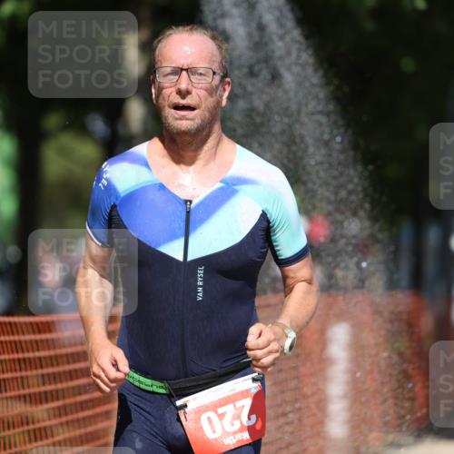 07.09.2025 - 19. Norderstedt Triathlon Michael Strokosch http://msf.ph/oto/8808504 07.09.2025 13:21:32 Laufen 220, 249, 301, 318, 338 meine-sportfotos.de
