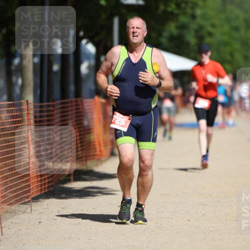 07.09.2025 - 19. Norderstedt Triathlon Michael Strokosch http://msf.ph/oto/8808656 07.09.2025 12:44:38 Laufen 725, 808, 1231 meine-sportfotos.de