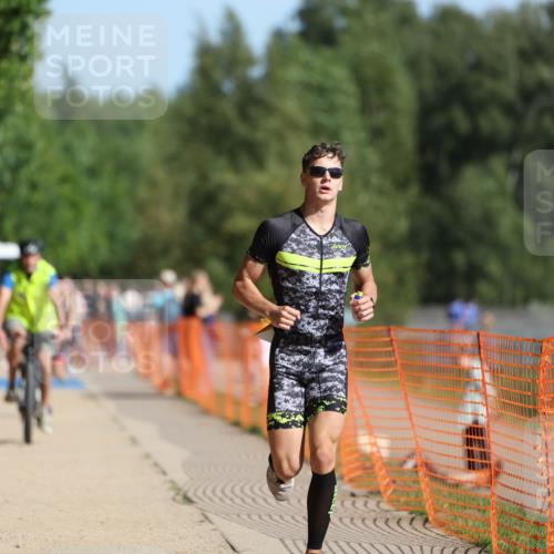 07.09.2025 - 19. Norderstedt Triathlon Michael Strokosch http://msf.ph/oto/8808698 07.09.2025 11:34:28 Laufen 276, 1175 meine-sportfotos.de