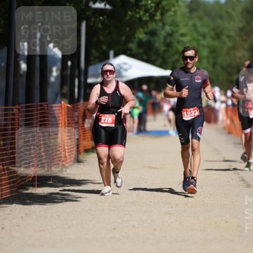 07.09.2025 - 19. Norderstedt Triathlon Michael Strokosch http://msf.ph/oto/8809298 07.09.2025 12:46:17 Laufen 278, 695, 1233 meine-sportfotos.de