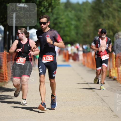 07.09.2025 - 19. Norderstedt Triathlon Michael Strokosch http://msf.ph/oto/8809318 07.09.2025 12:46:18 Laufen 278, 695, 728, 1233 meine-sportfotos.de