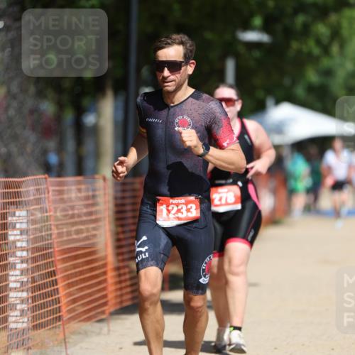 07.09.2025 - 19. Norderstedt Triathlon Michael Strokosch http://msf.ph/oto/8809335 07.09.2025 12:46:20 Laufen 278, 695, 728, 1233 meine-sportfotos.de
