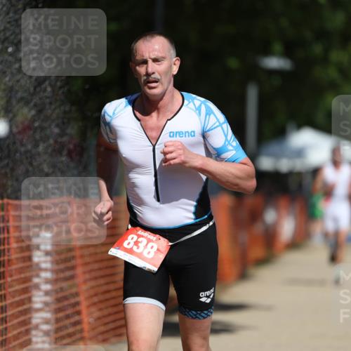 07.09.2025 - 19. Norderstedt Triathlon Michael Strokosch http://msf.ph/oto/8809436 07.09.2025 12:46:33 Laufen 697, 838 meine-sportfotos.de