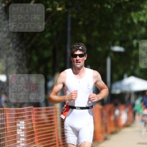 07.09.2025 - 19. Norderstedt Triathlon Michael Strokosch http://msf.ph/oto/8809487 07.09.2025 12:46:39 Laufen 697, 788 meine-sportfotos.de