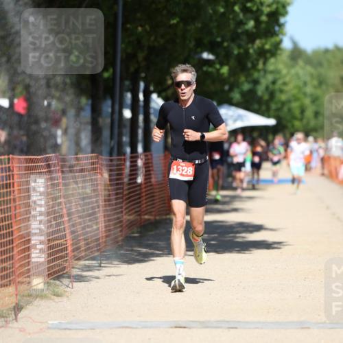 07.09.2025 - 19. Norderstedt Triathlon Michael Strokosch http://msf.ph/oto/8809536 07.09.2025 13:24:23 Laufen 1328 meine-sportfotos.de