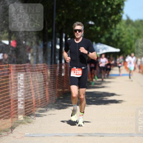 07.09.2025 - 19. Norderstedt Triathlon Michael Strokosch http://msf.ph/oto/8809540 07.09.2025 13:24:23 Laufen 1328 meine-sportfotos.de