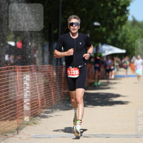07.09.2025 - 19. Norderstedt Triathlon Michael Strokosch http://msf.ph/oto/8809548 07.09.2025 13:24:24 Laufen 275, 1328 meine-sportfotos.de