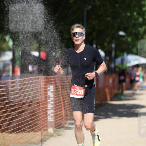 07.09.2025 - 19. Norderstedt Triathlon Michael Strokosch http://msf.ph/oto/8809555 07.09.2025 13:24:24 Laufen 275, 1328 meine-sportfotos.de