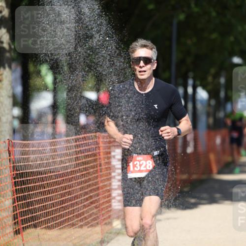 07.09.2025 - 19. Norderstedt Triathlon Michael Strokosch http://msf.ph/oto/8809559 07.09.2025 13:24:25 Laufen 275, 1328 meine-sportfotos.de