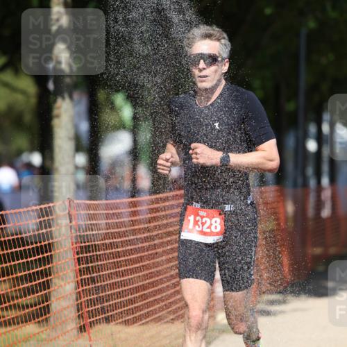 07.09.2025 - 19. Norderstedt Triathlon Michael Strokosch http://msf.ph/oto/8809563 07.09.2025 13:24:25 Laufen 275, 1328 meine-sportfotos.de