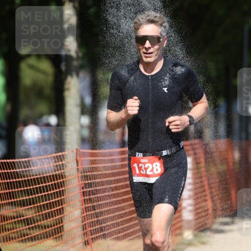 07.09.2025 - 19. Norderstedt Triathlon Michael Strokosch http://msf.ph/oto/8809567 07.09.2025 13:24:25 Laufen 275, 1328 meine-sportfotos.de