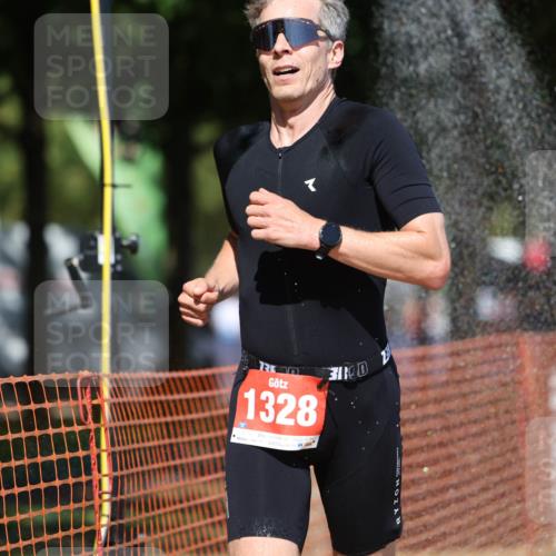 07.09.2025 - 19. Norderstedt Triathlon Michael Strokosch http://msf.ph/oto/8809576 07.09.2025 13:24:26 Laufen 275, 331, 1328 meine-sportfotos.de