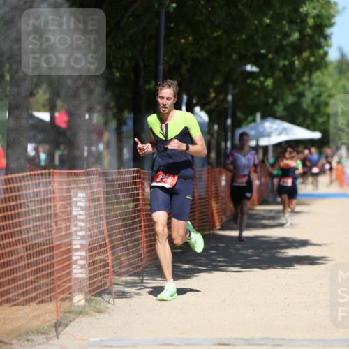 07.09.2025 - 19. Norderstedt Triathlon Michael Strokosch http://msf.ph/oto/8809594 07.09.2025 13:24:30 Laufen 275, 331, 1263, 1389 meine-sportfotos.de