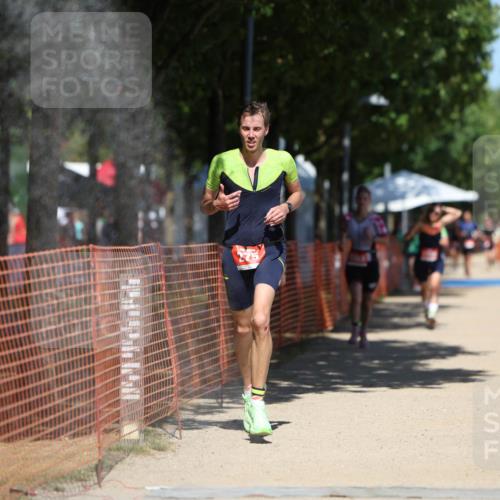 07.09.2025 - 19. Norderstedt Triathlon Michael Strokosch http://msf.ph/oto/8809596 07.09.2025 13:24:30 Laufen 275, 331, 1263, 1389 meine-sportfotos.de