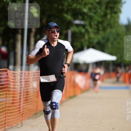 07.09.2025 - 19. Norderstedt Triathlon Michael Strokosch http://msf.ph/oto/8809767 07.09.2025 10:38:28 Laufen 1138, 1147 meine-sportfotos.de