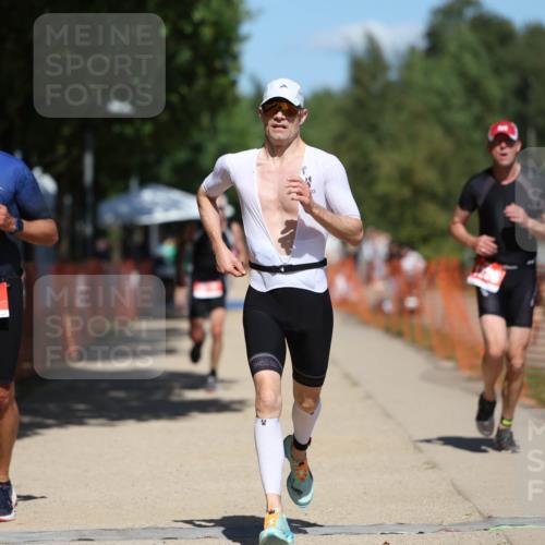 07.09.2025 - 19. Norderstedt Triathlon Michael Strokosch http://msf.ph/oto/8809784 07.09.2025 13:24:54 Laufen 222, 813, 1326, 1366 meine-sportfotos.de