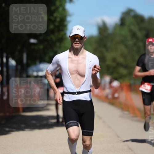 07.09.2025 - 19. Norderstedt Triathlon Michael Strokosch http://msf.ph/oto/8809790 07.09.2025 13:24:55 Laufen 222, 813, 1326, 1366 meine-sportfotos.de